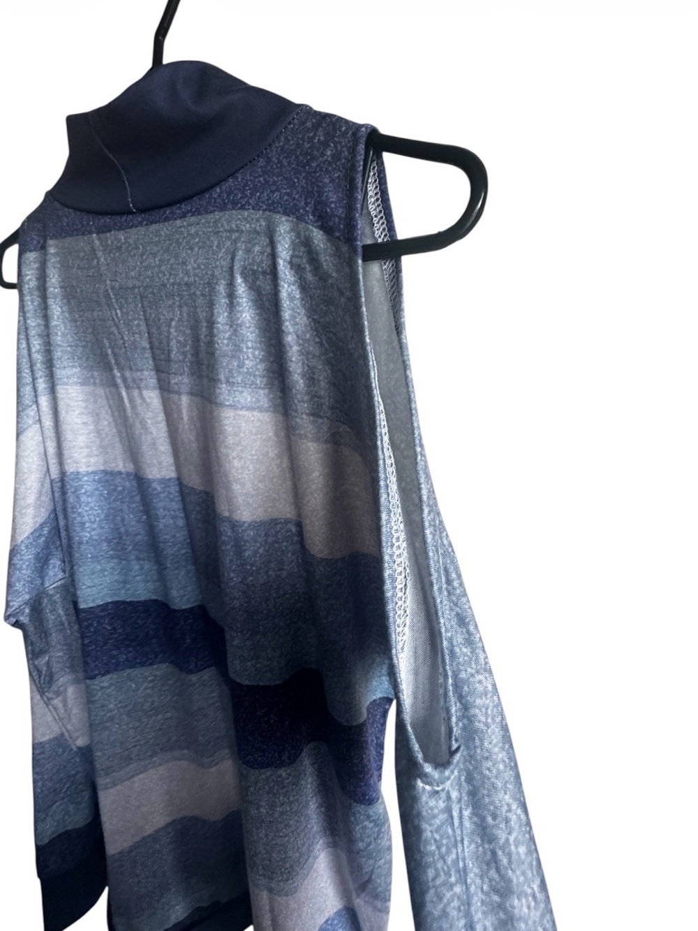 3 FOR $20 WOMEN’S Oversized Blue Gray White Striped Ombré Cold-Shoulder Sweater - Picture 2 of 4